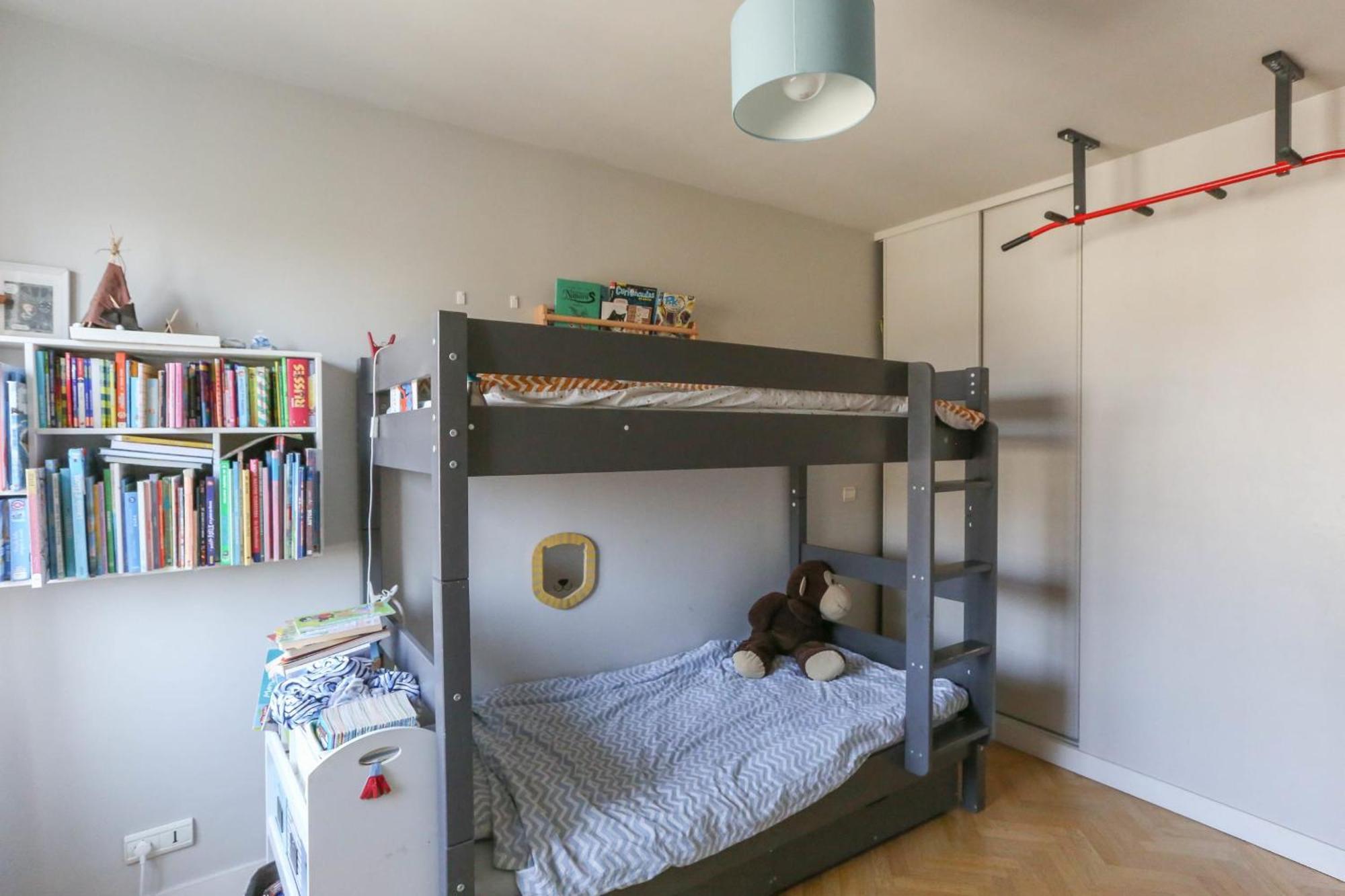 Apartment Family Of 102 M2 In The Heart Of The 19th