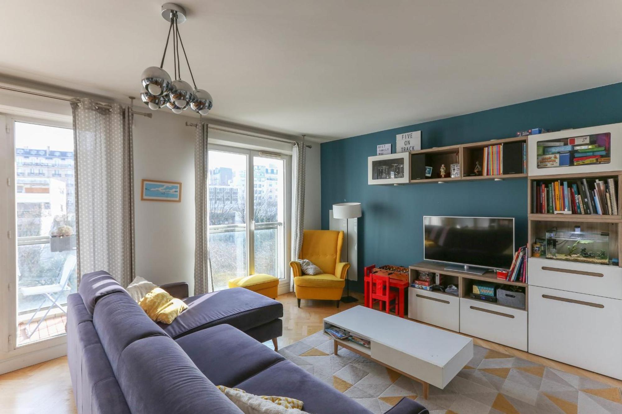 Family Of 102 M2 In The Heart Of The 19th Apartment