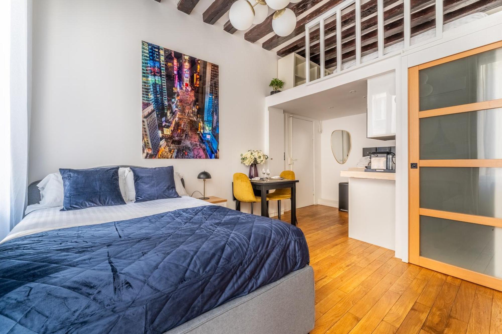 Charming Flat, Center Of