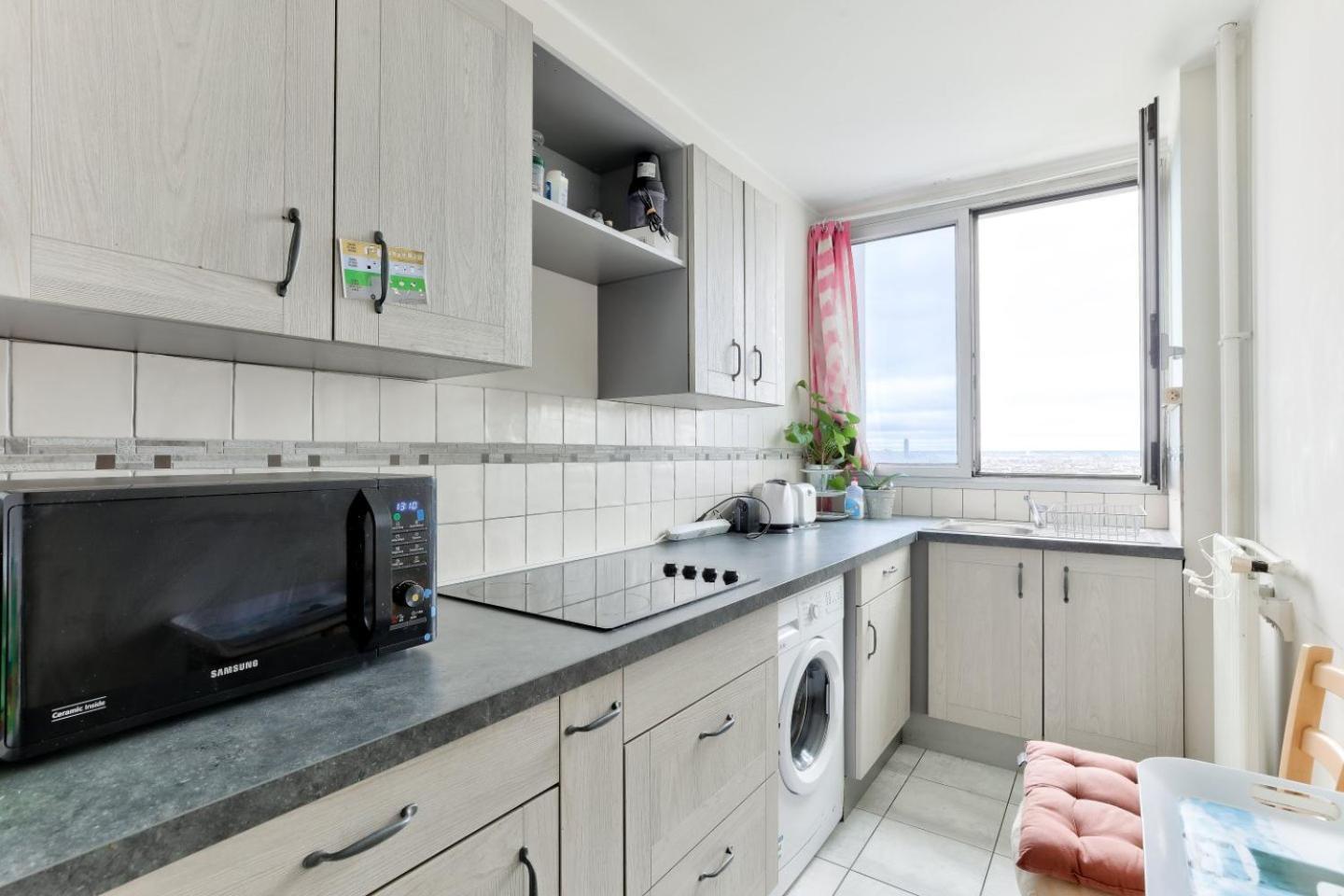 1br Flat View On Eiffel Tower And Sacre-coeur Paris
