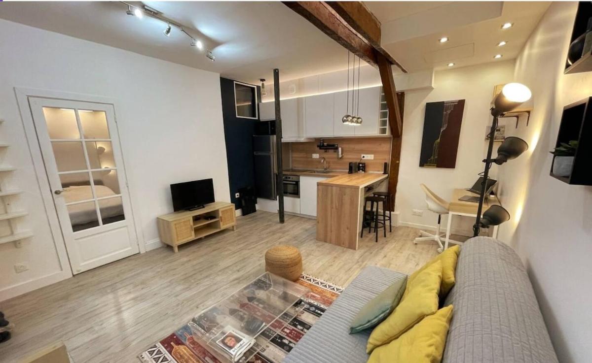 Apartment On Rue Morvan Paris