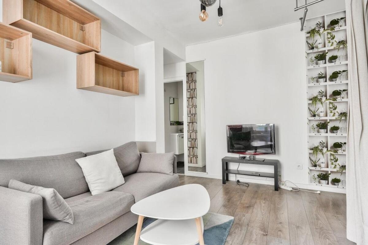 Apartment Superb 1br Flat 2min Walk From The Metro Station