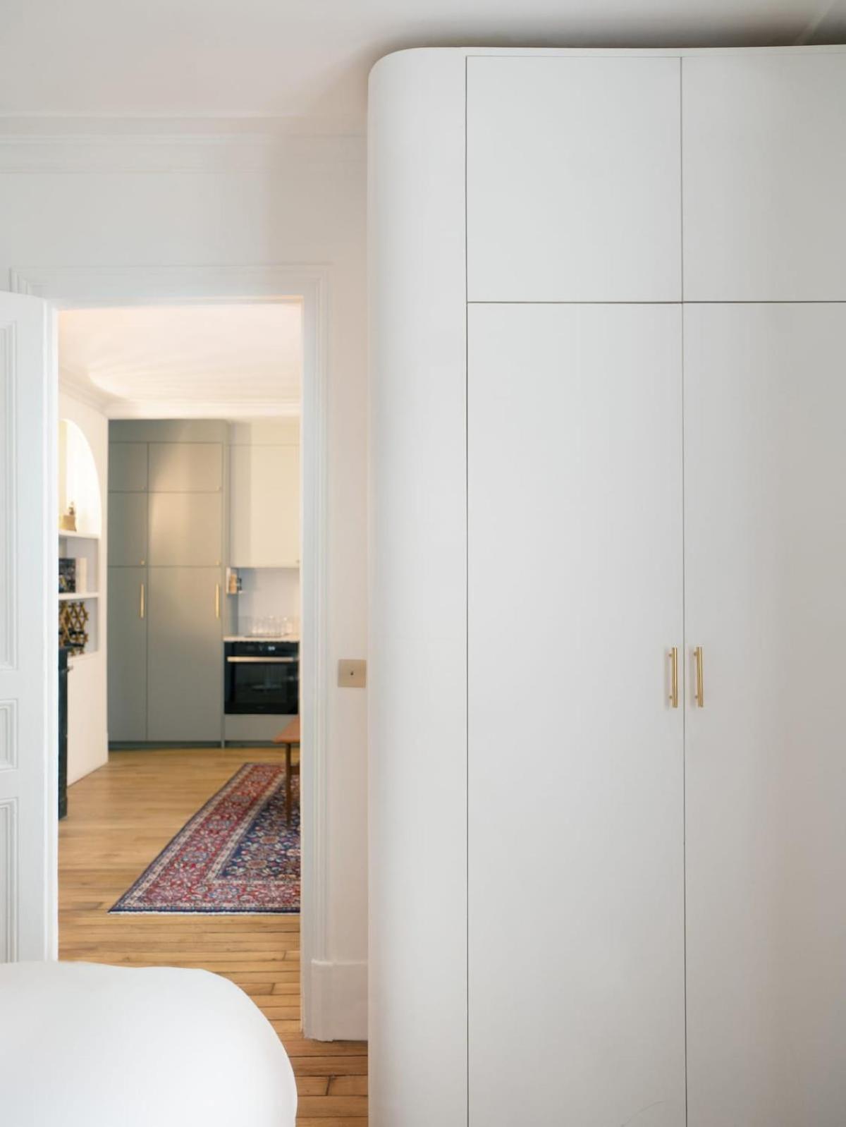 Minimalist Haussmannian 11