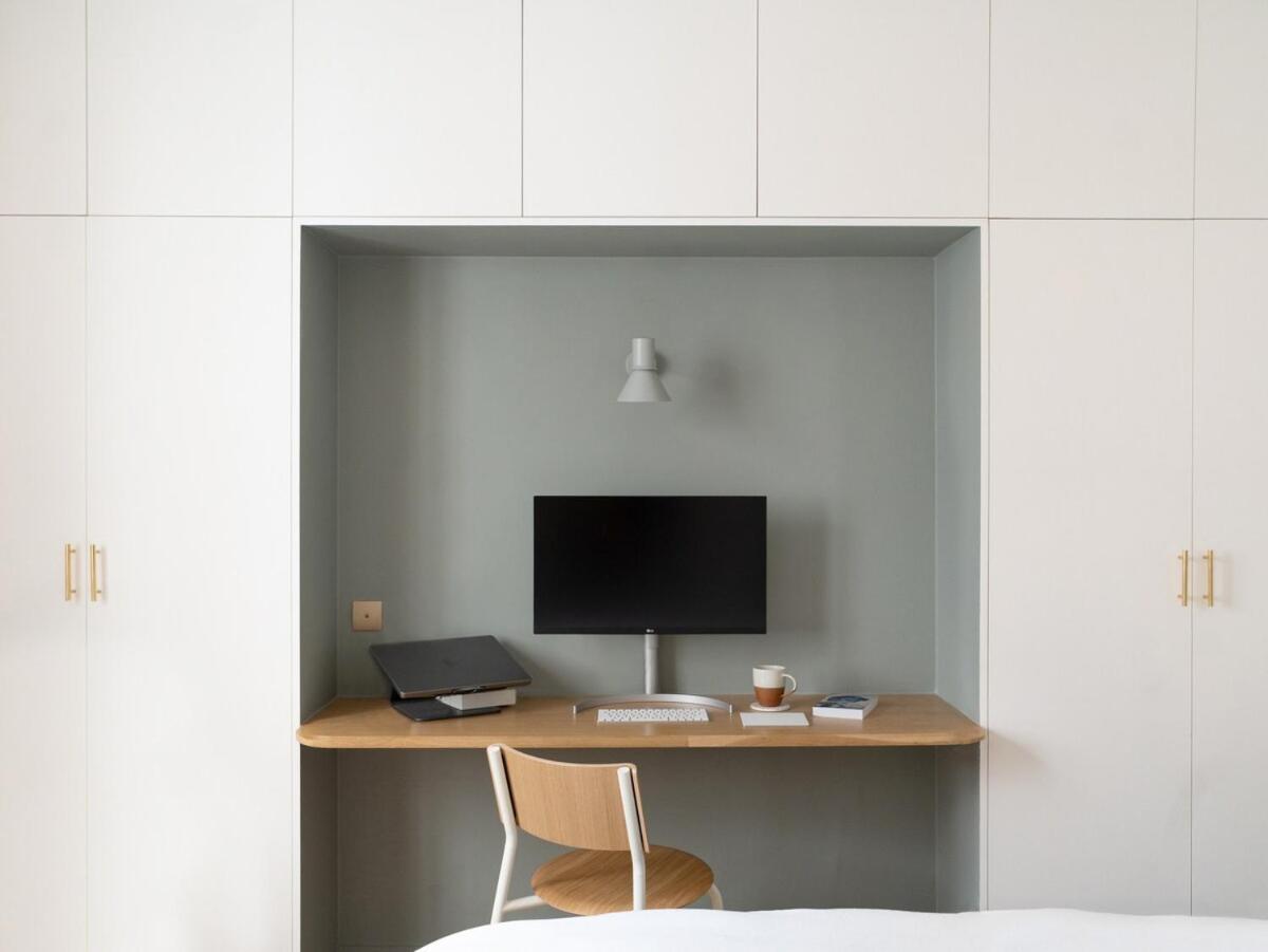 Minimalist Haussmannian 11 Apartment *