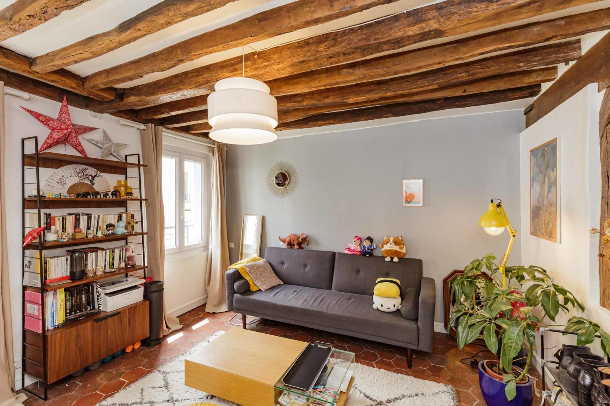 And Bright 40 M For 2 Near Belleville Paris