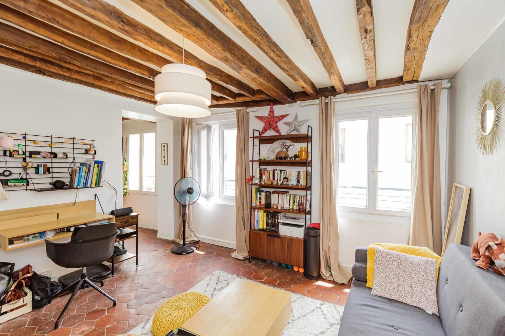 And Bright 40 M For 2 Near Belleville Paris