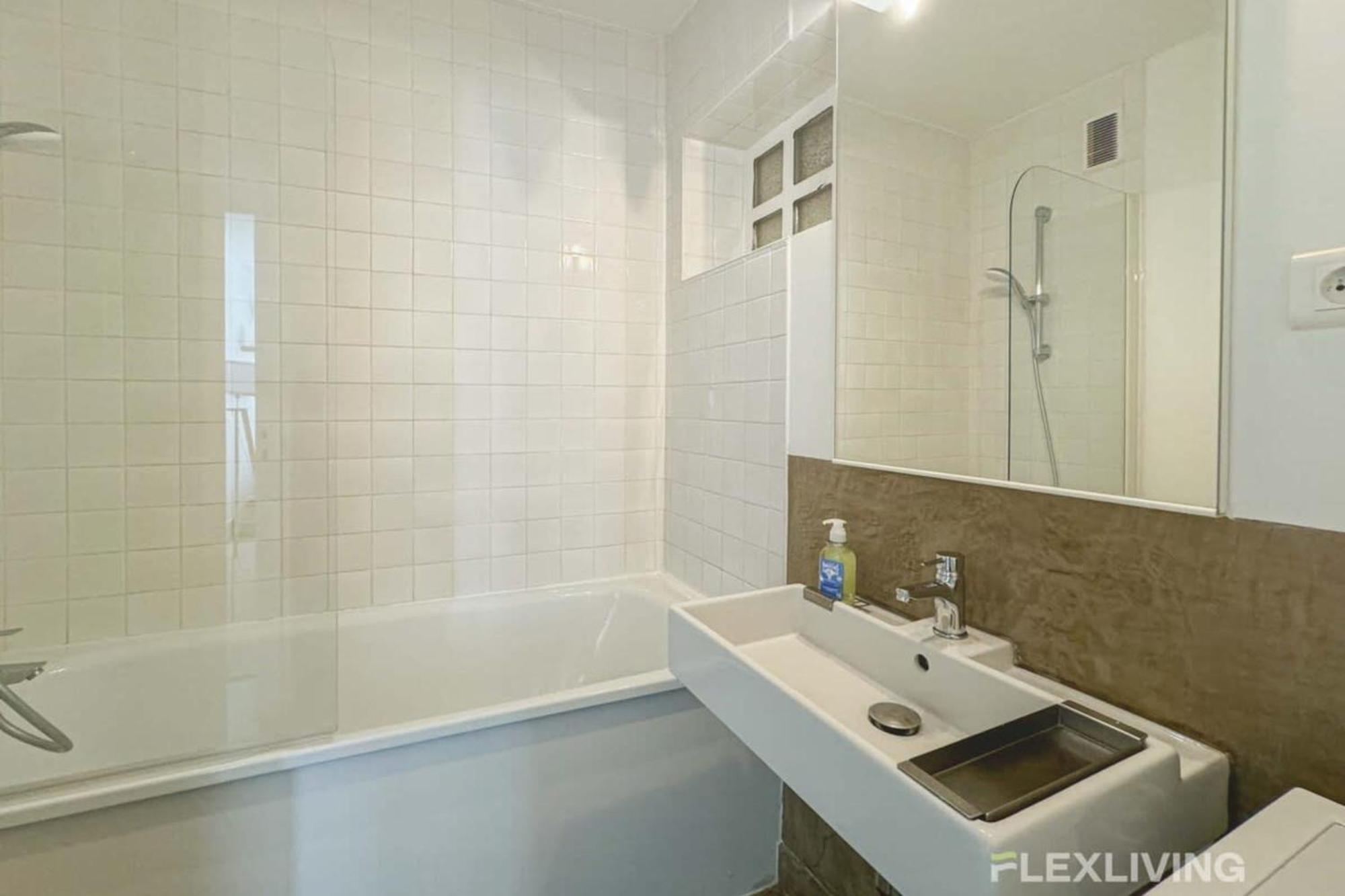 Flexliving - Whole Flat - Friant *