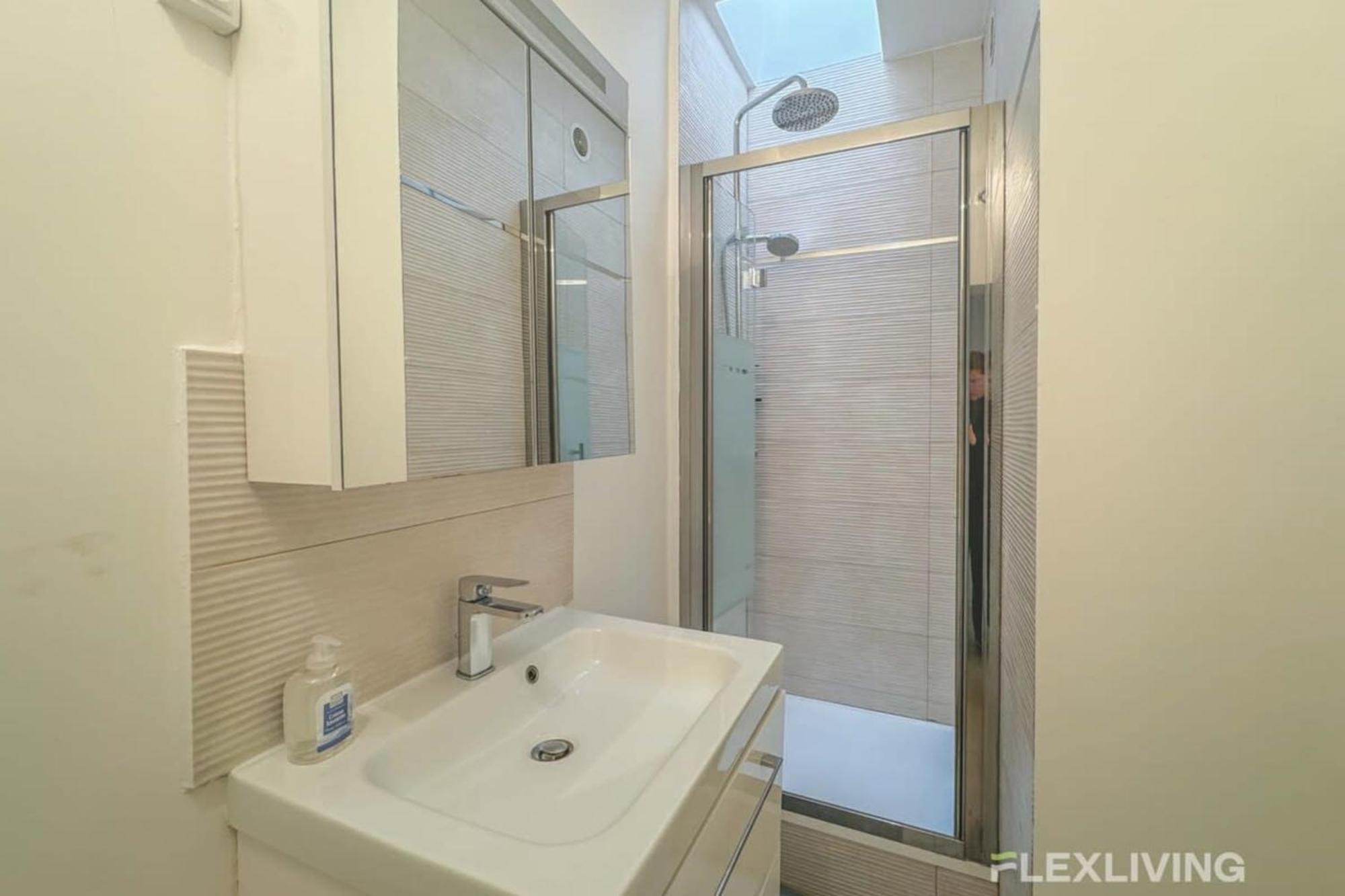 Flexliving - Onebedroom - Malesherbes - Eiffel Tower View *