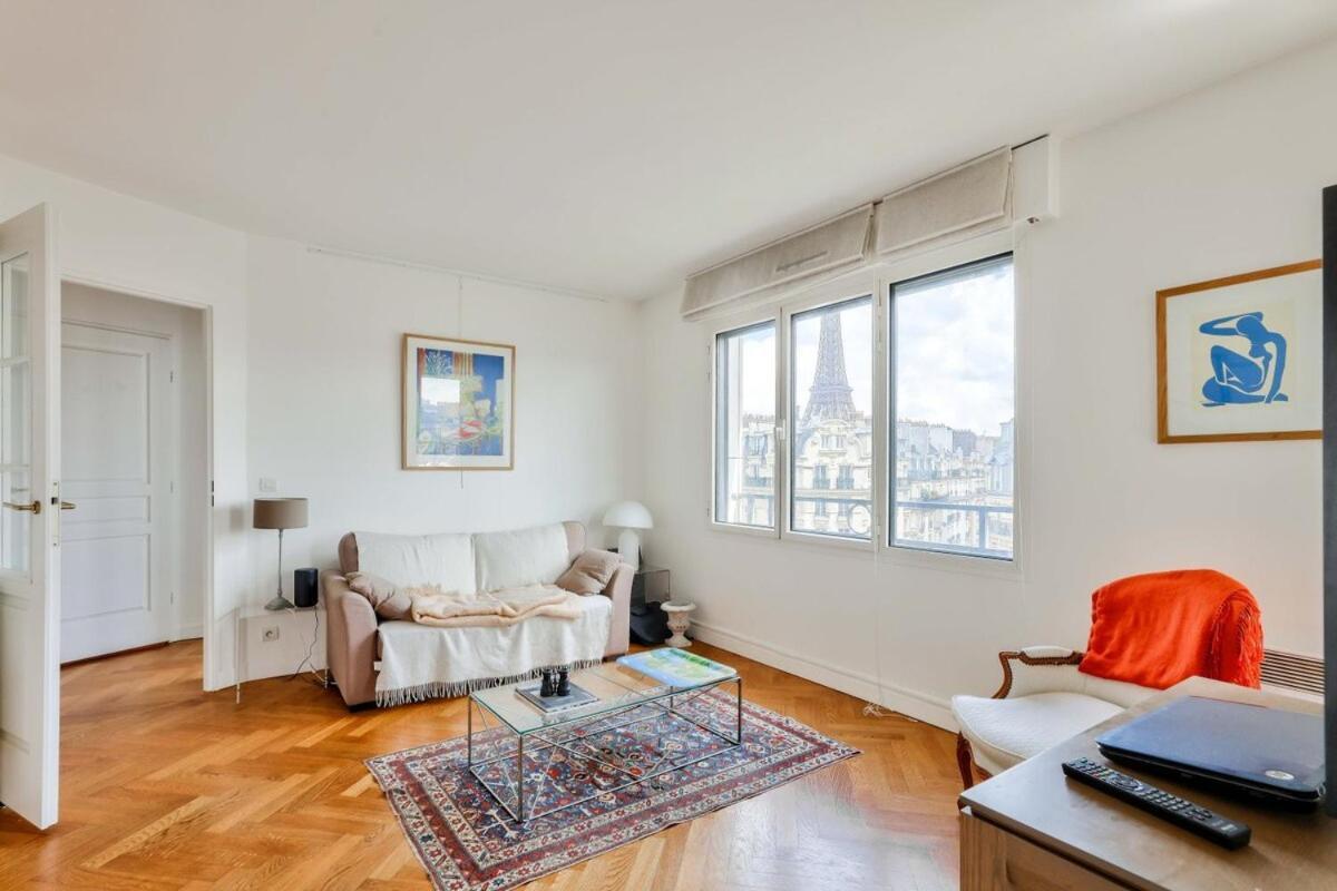 1br Flat With Balcony View Of The Eiffel Tower * Paris