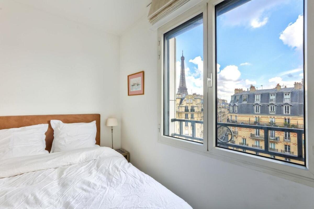 1br Flat With Balcony View Of The Eiffel Tower *