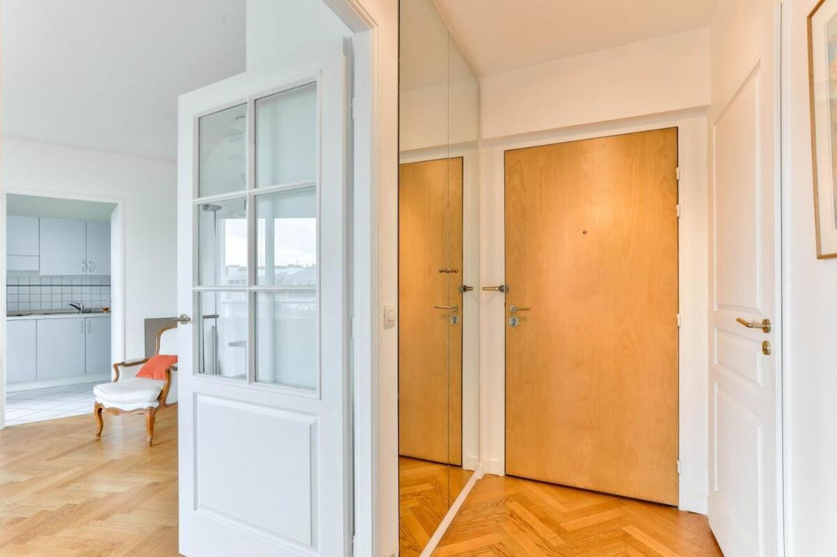 1br Flat With Balcony View Of The Eiffel Tower Appartement