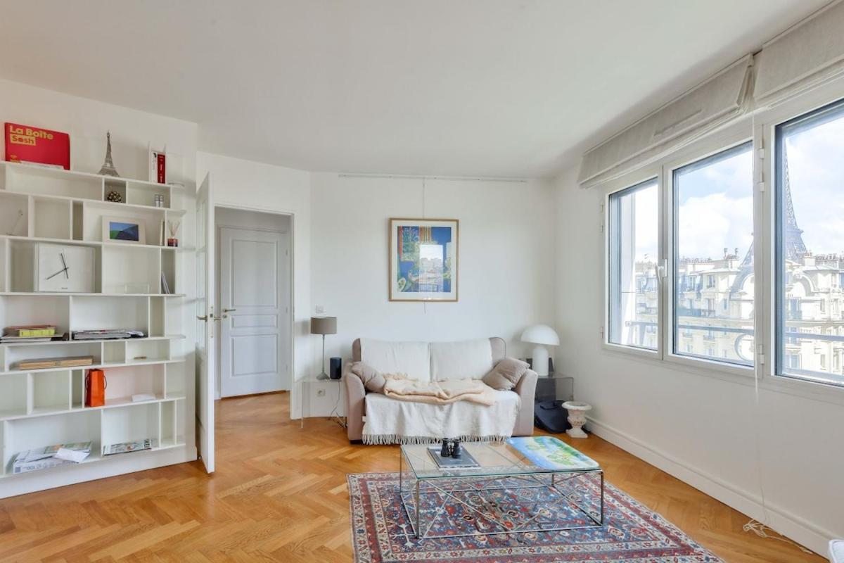 1br Flat With Balcony View Of The Eiffel Tower Paris