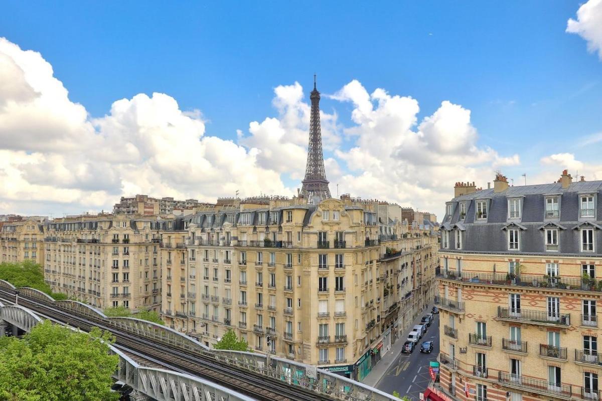 1br Flat With Balcony View Of The Eiffel Tower Appartement