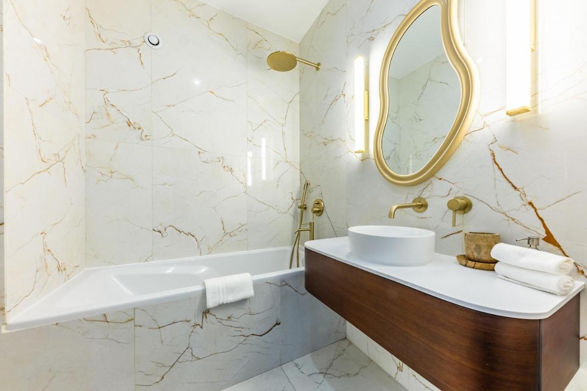 Luxury Rivoli 4 Bed 3,5 Bath By De Bhv * Paris