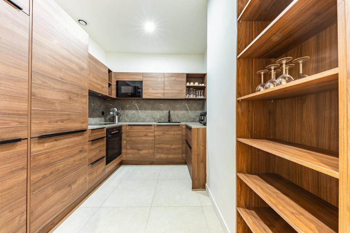 Luxury Rivoli 4 Bed 3,5 Bath By De Bhv Paris
