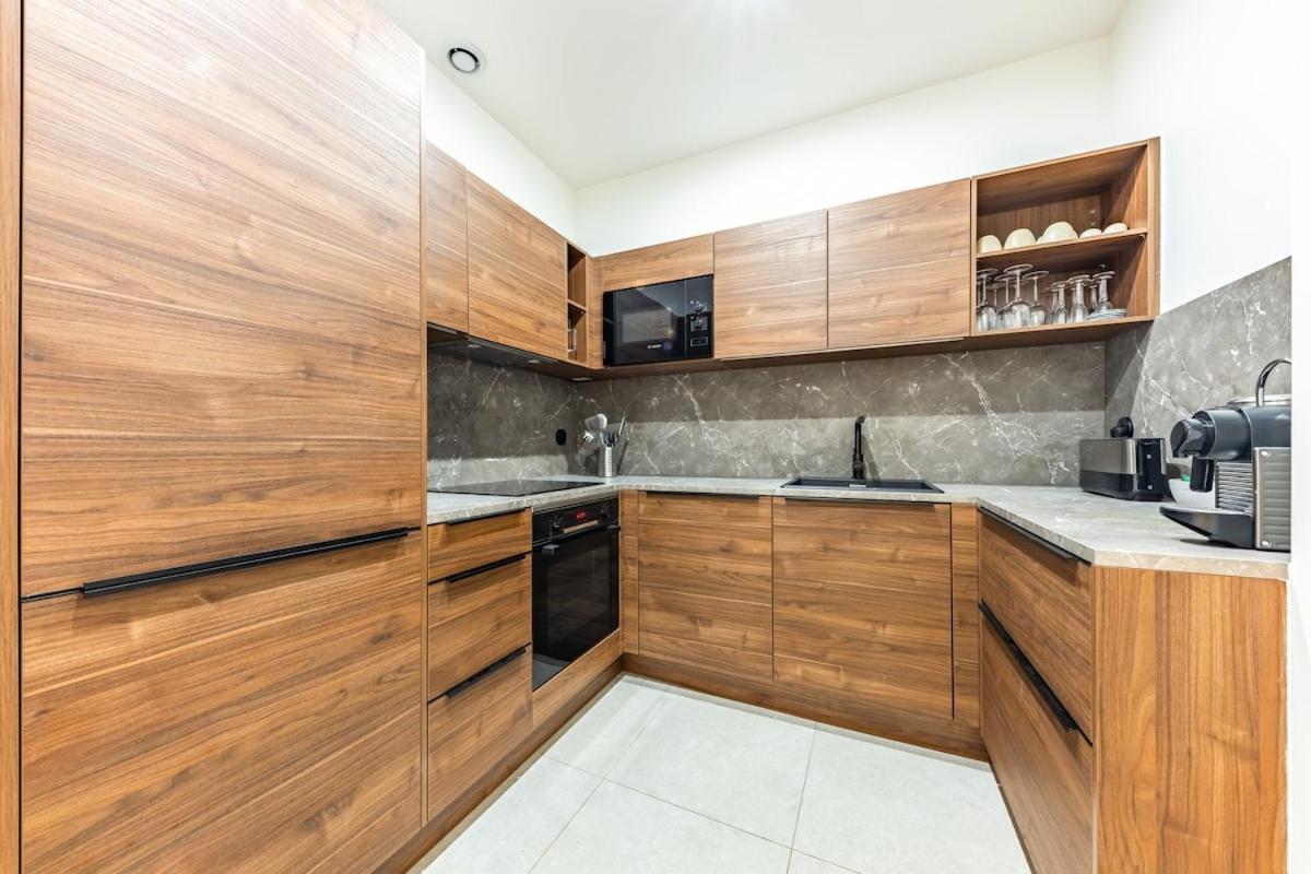 Luxury Rivoli 4 Bed 3,5 Bath By De Bhv Paris