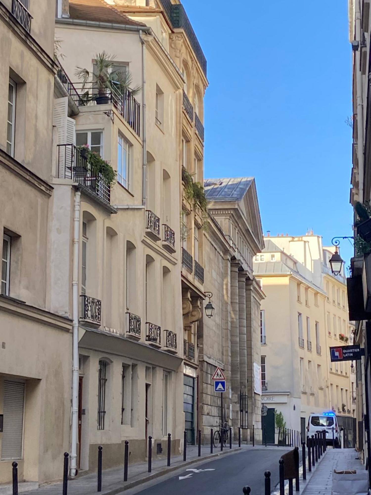 Aux Terrasses De La Lune Apartment Paris