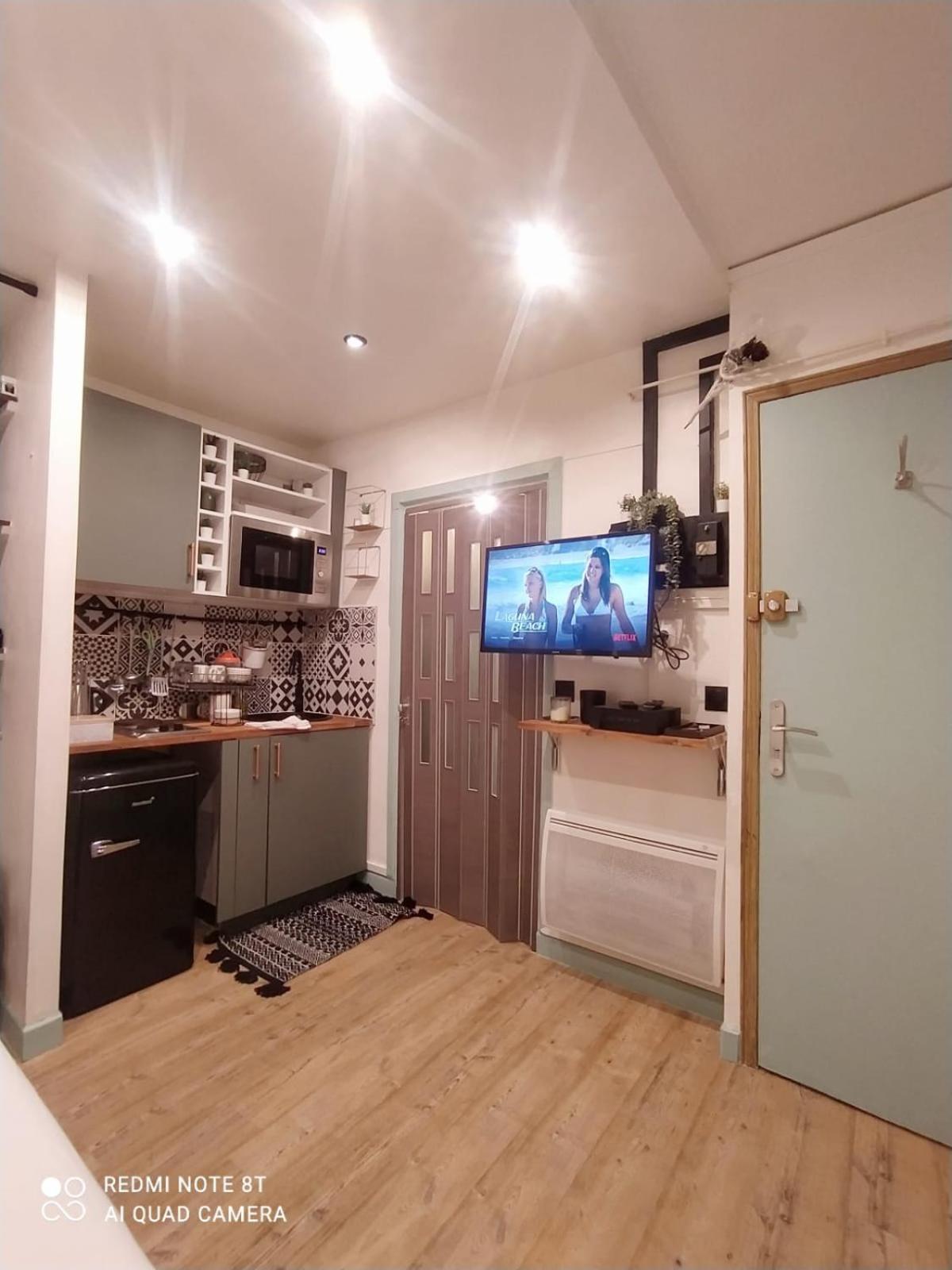 16 Apartment *