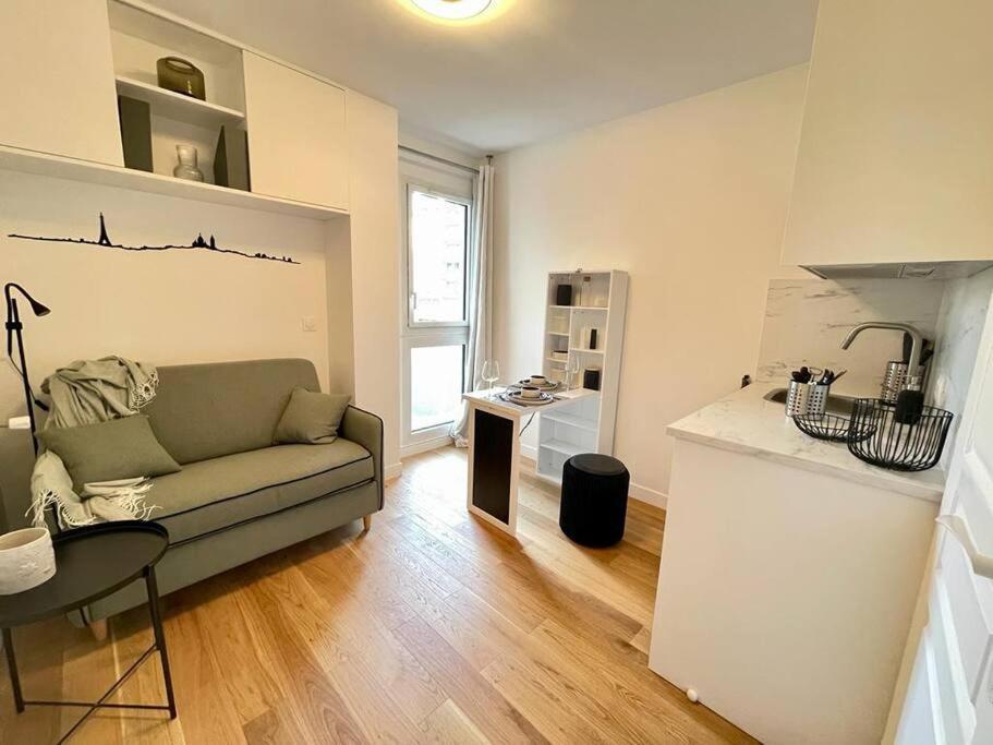 Apartment Cozy In 16th Paris