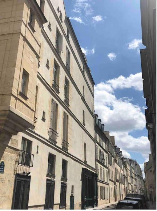 Apartamento Chez Gustave: Clim Calm,saint Paul Marais, 2guests Paris