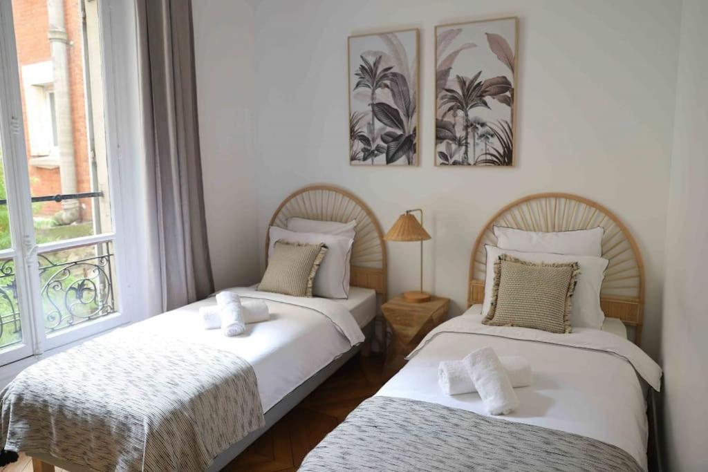 Charming 3 Bedroom Haussmannien In 17th * Paris