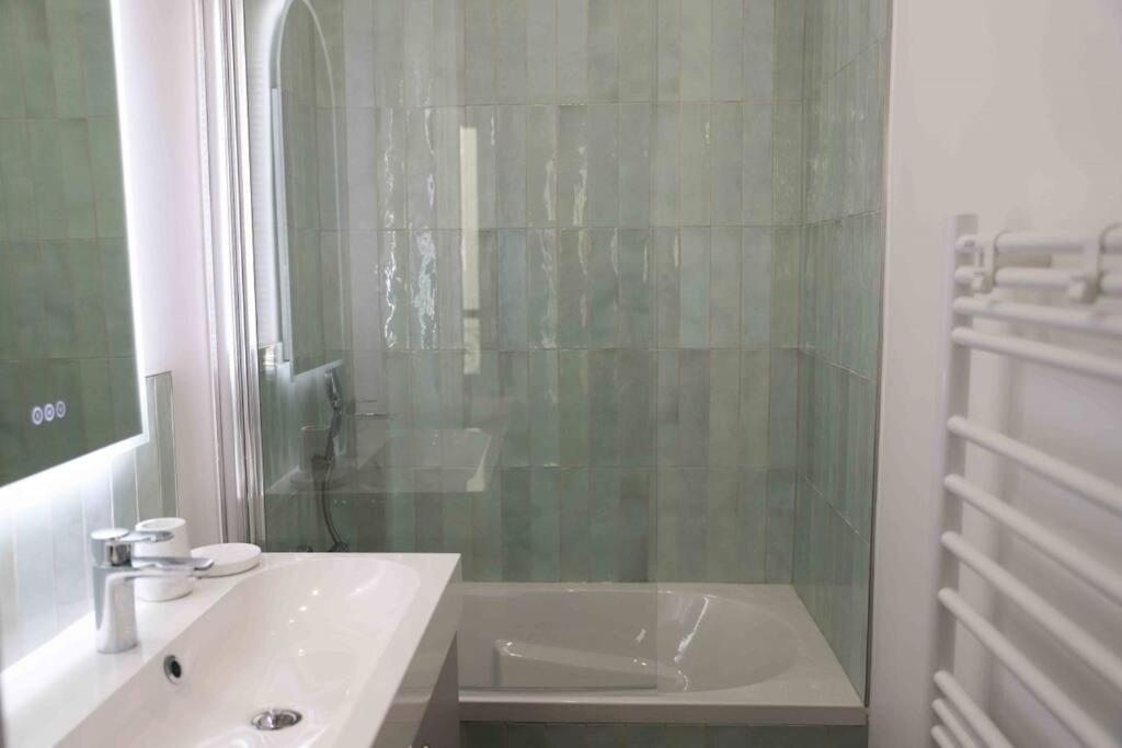 Charming 3 Bedroom Haussmannien In 17th