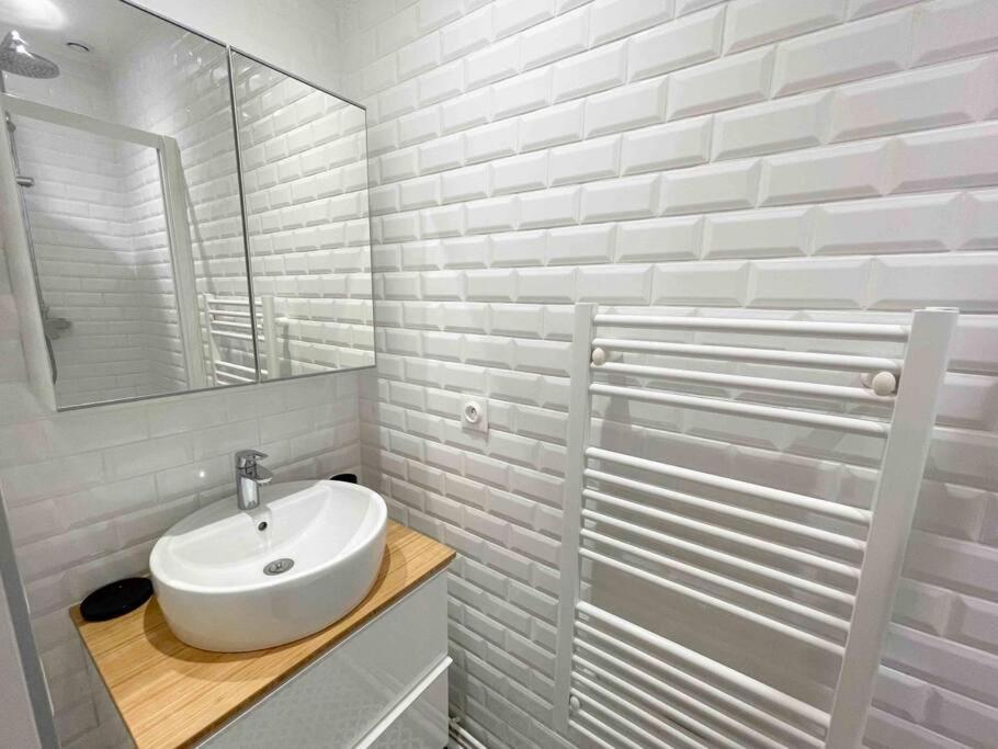 Charming 3 Bedroom Haussmannien In 17th Apartment Paris