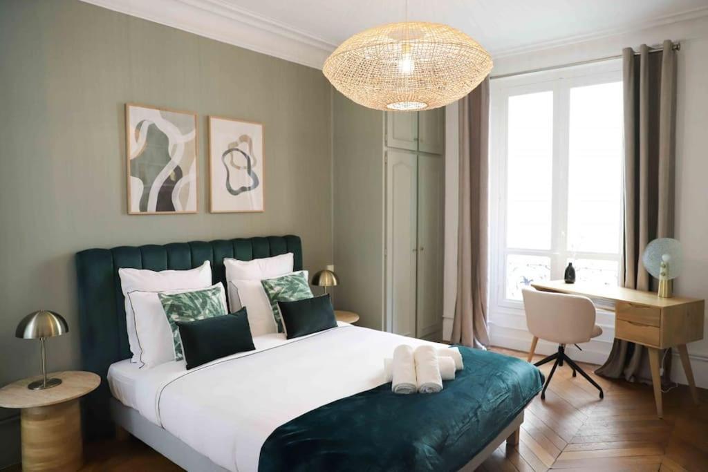 Apartment Charming 3 Bedroom Haussmannien In 17th Paris