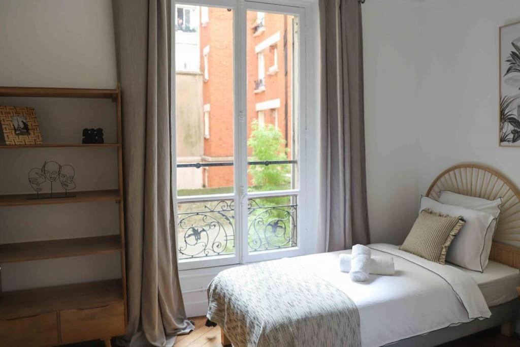 Charming 3 Bedroom Haussmannien In 17th Paris