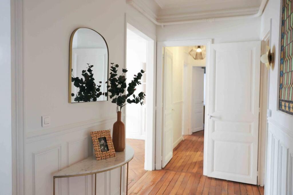 Apartment Charming 3 Bedroom Haussmannien In 17th Paris