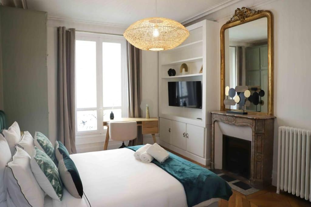 Charming 3 Bedroom Haussmannien In 17th Paris