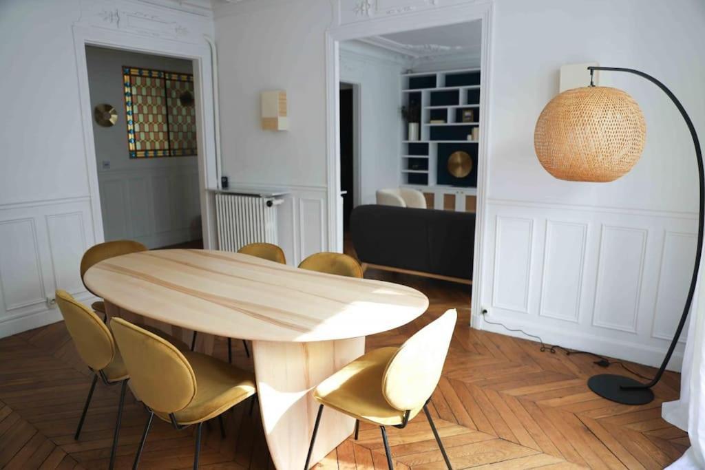 Charming 3 Bedroom Haussmannien In 17th Apartment *