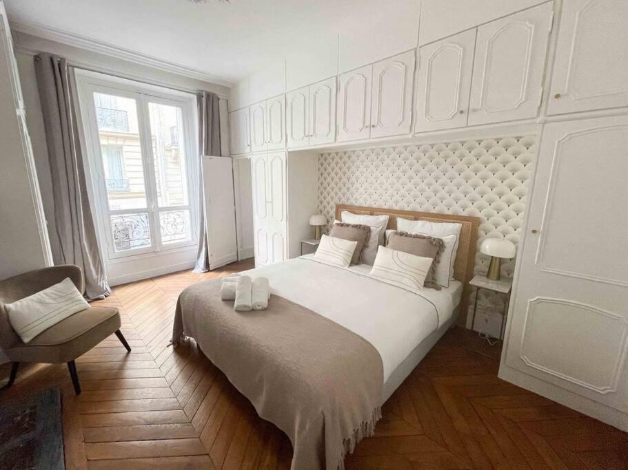 Charming 3 Bedroom Haussmannien In 17th Apartment Paris