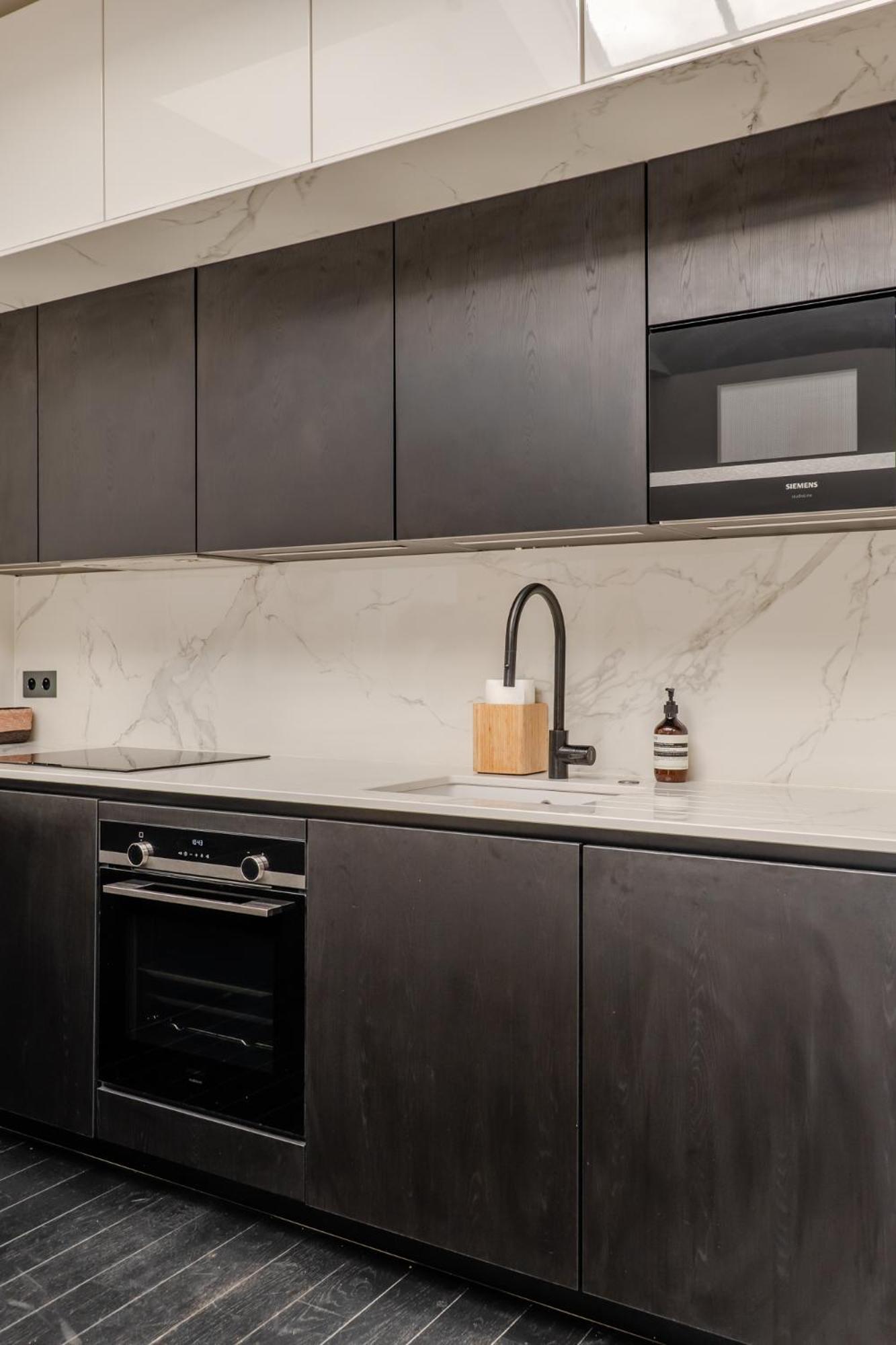 Veeve - Artistic Elevation Apartment Paris