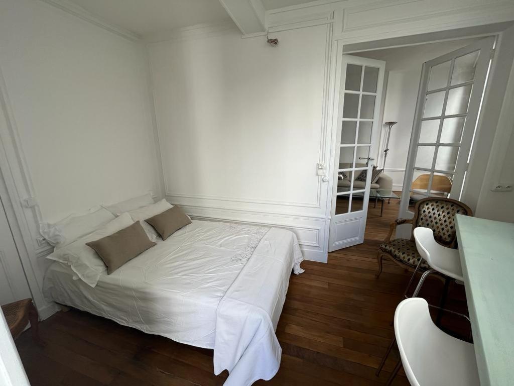 Aux Terrasses De La Lune Apartment Paris
