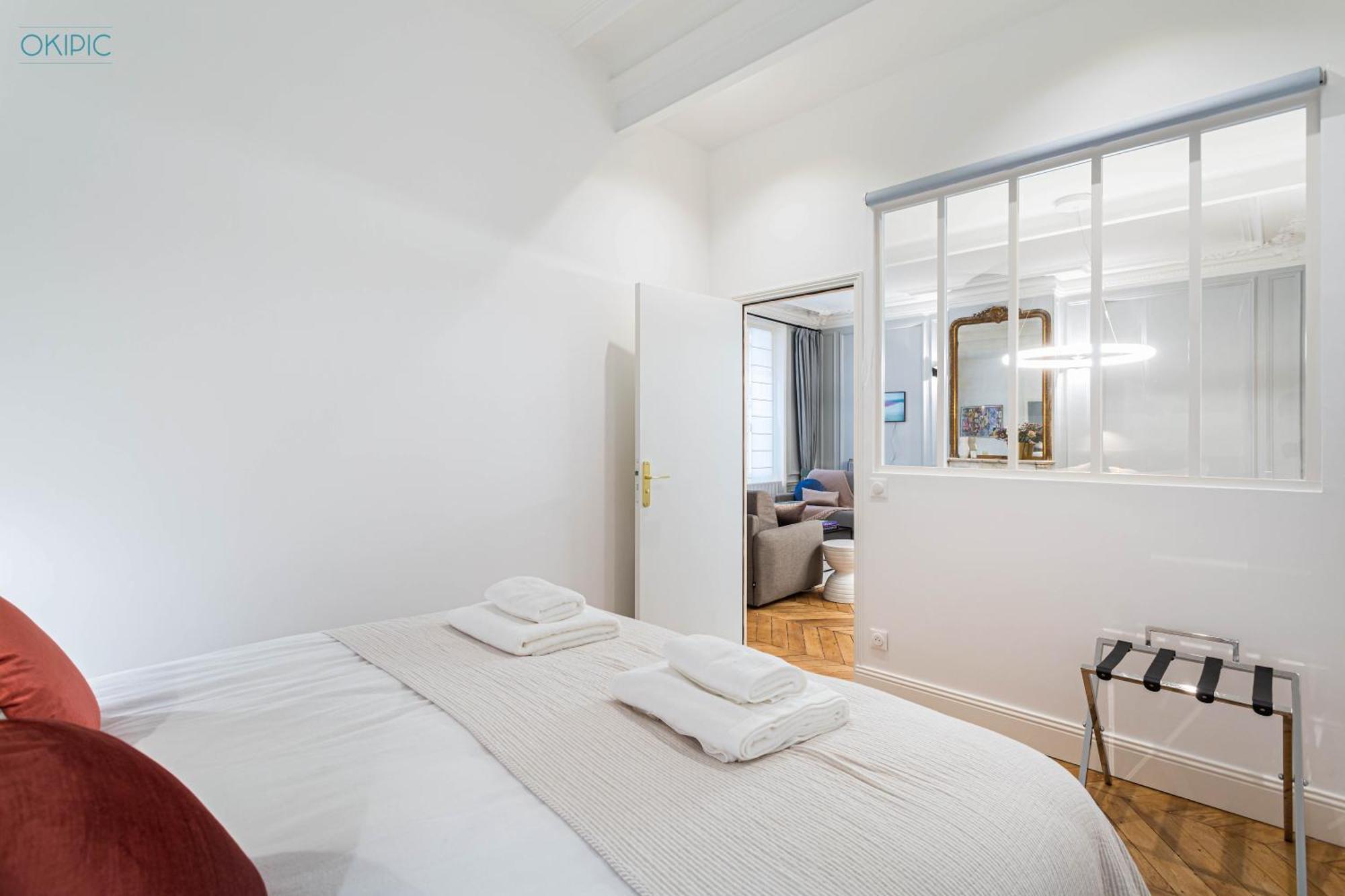 King Size Beds - Zen Monceau