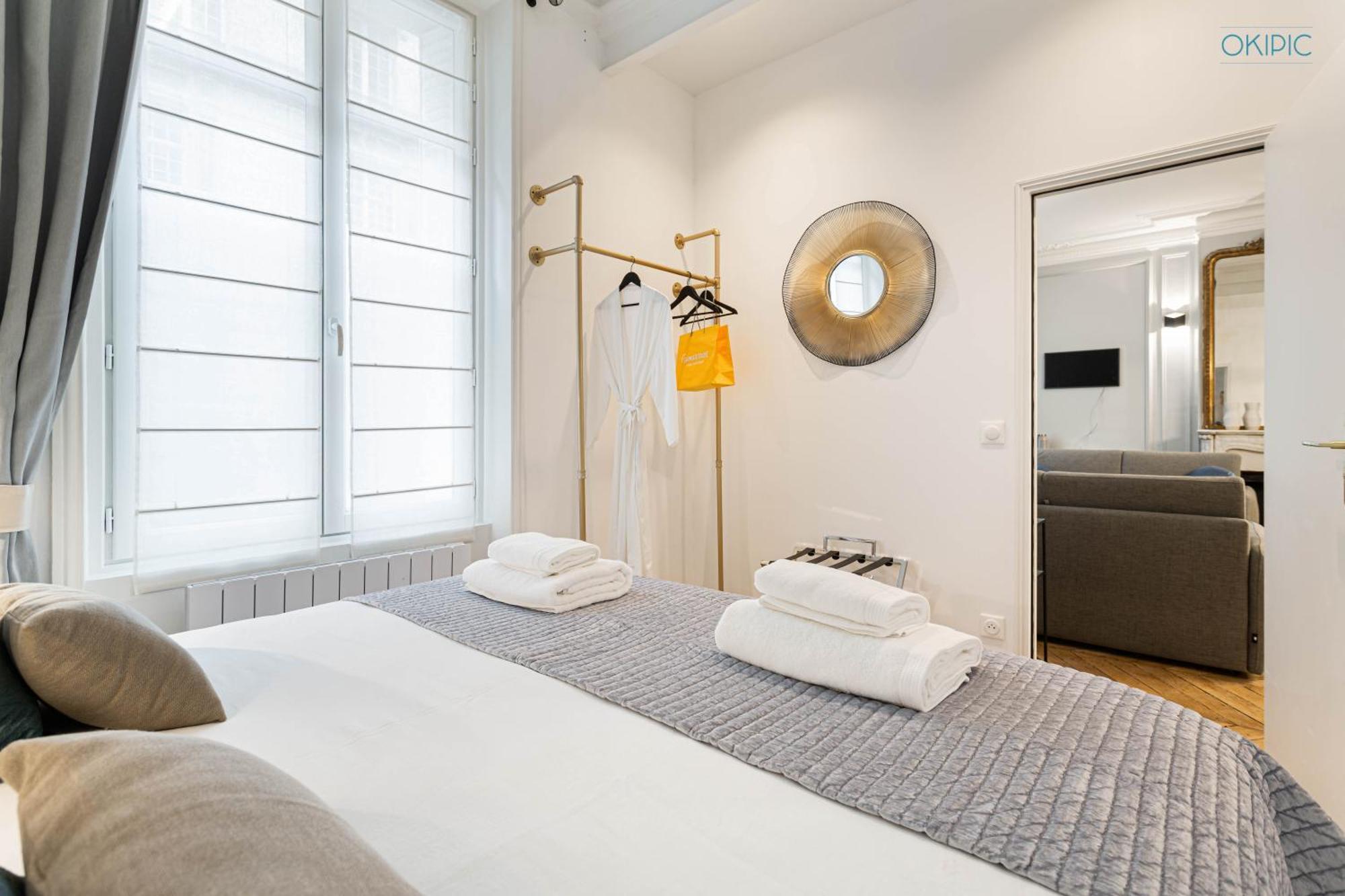 King Size Beds - Zen Monceau Apartment