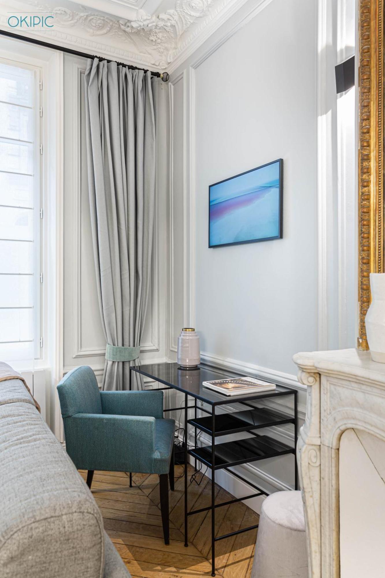 King Size Beds - Zen Monceau Apartment