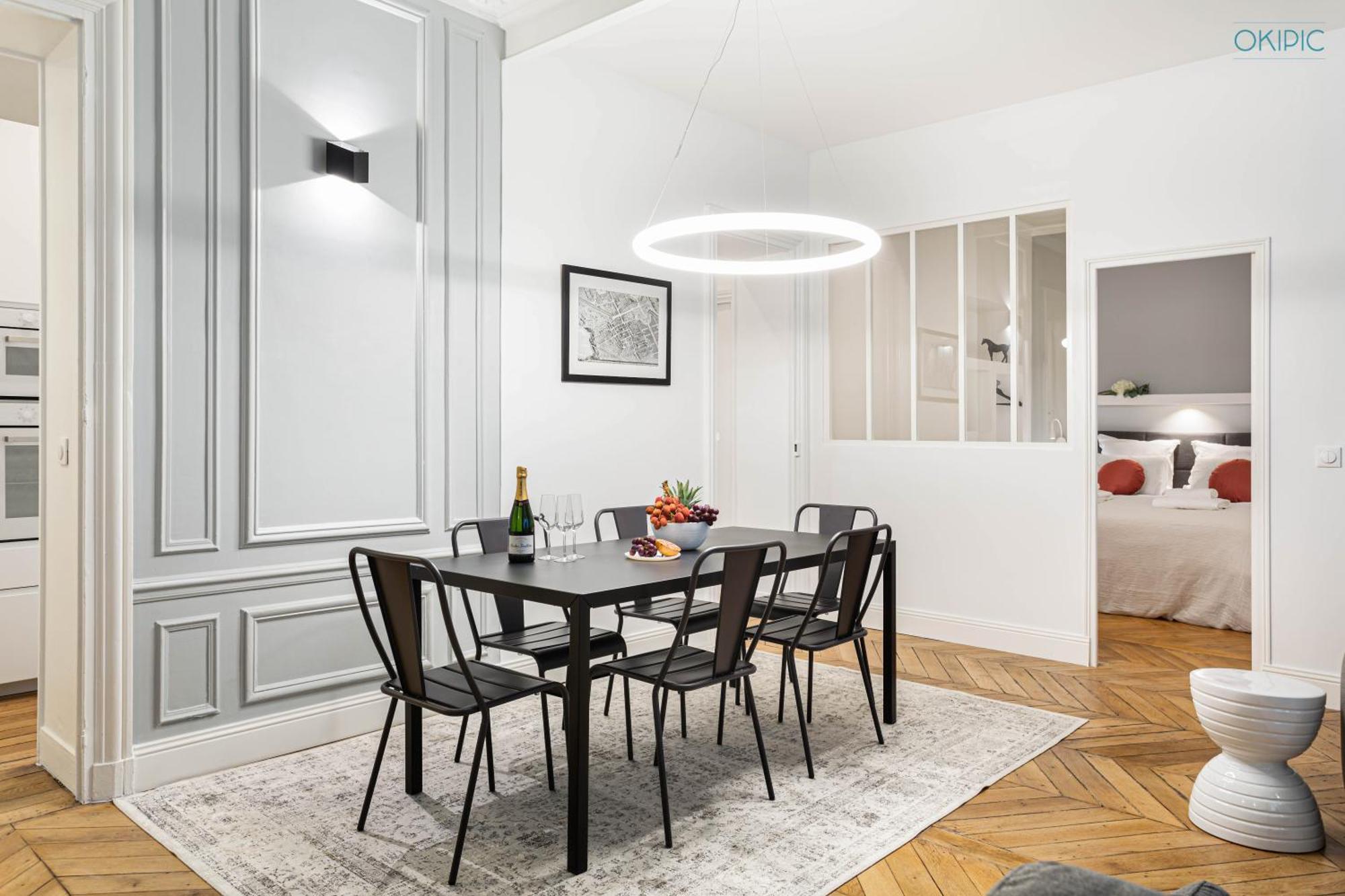 Apartment King Size Beds - Zen Monceau Paris