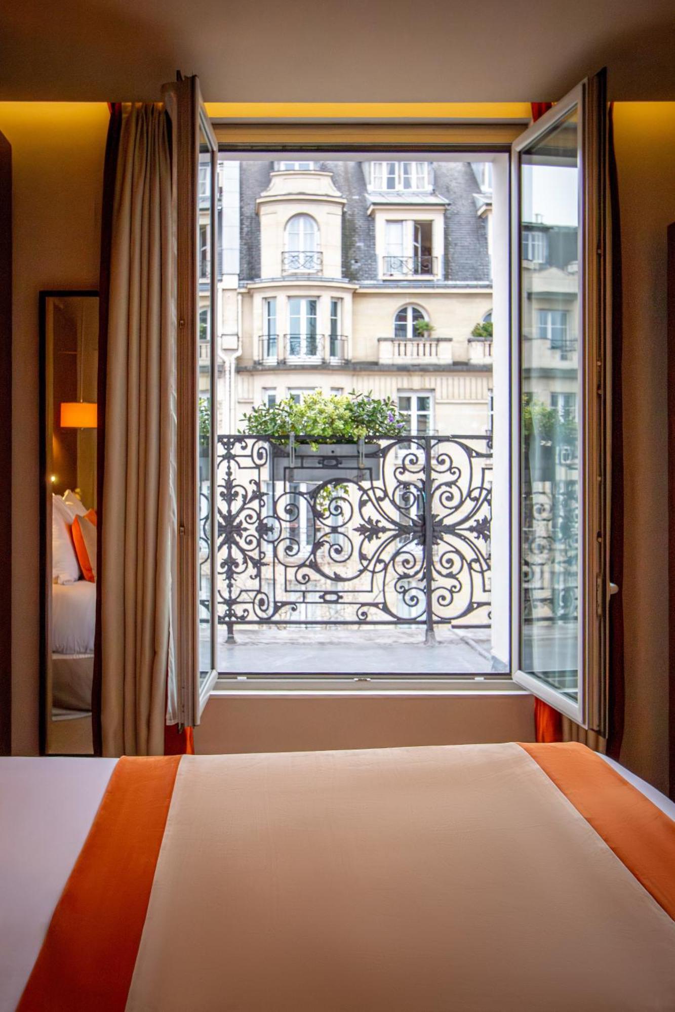 De La Bourdonnais Paris
