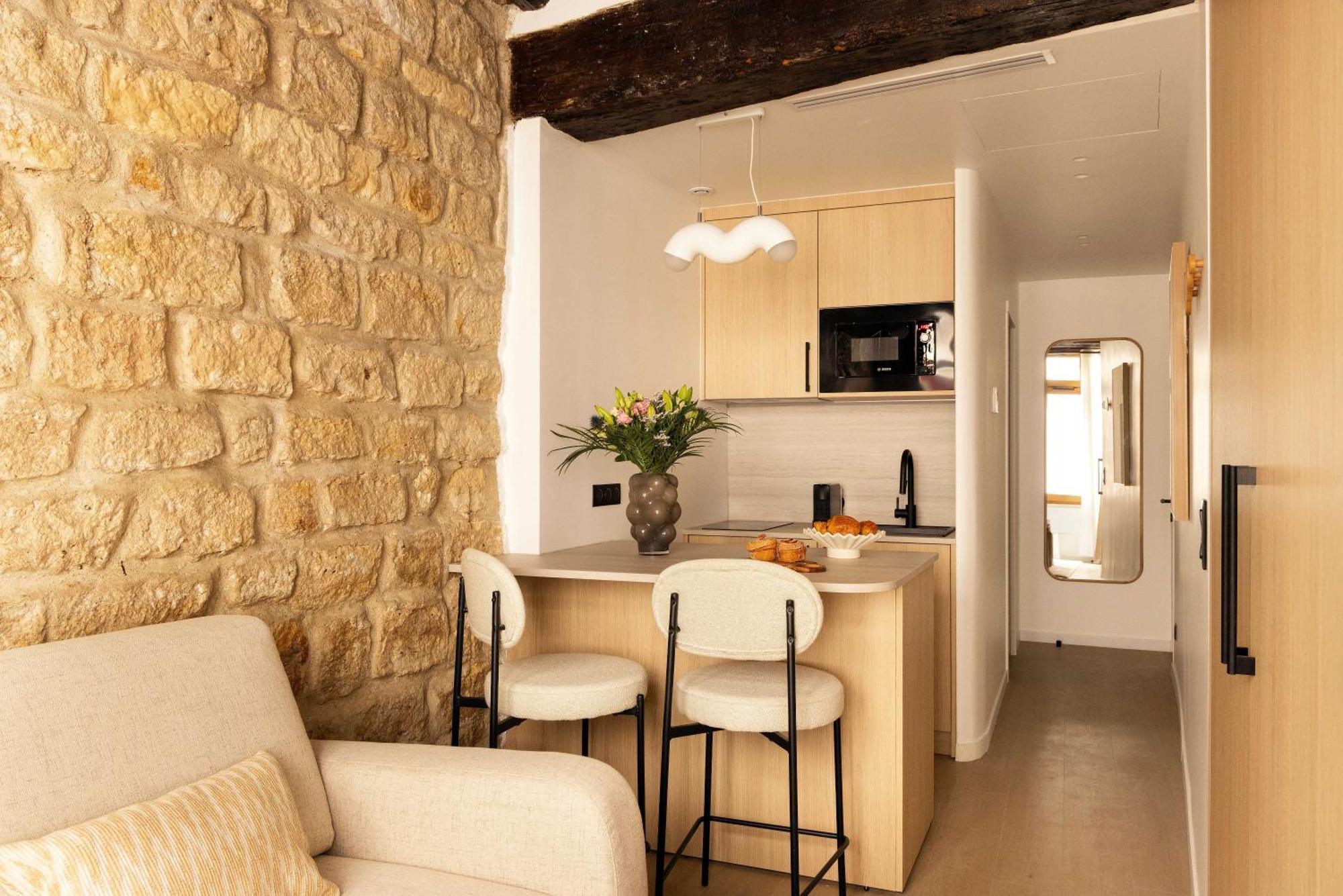 Modern -ac-1br-4p-pantheon *
