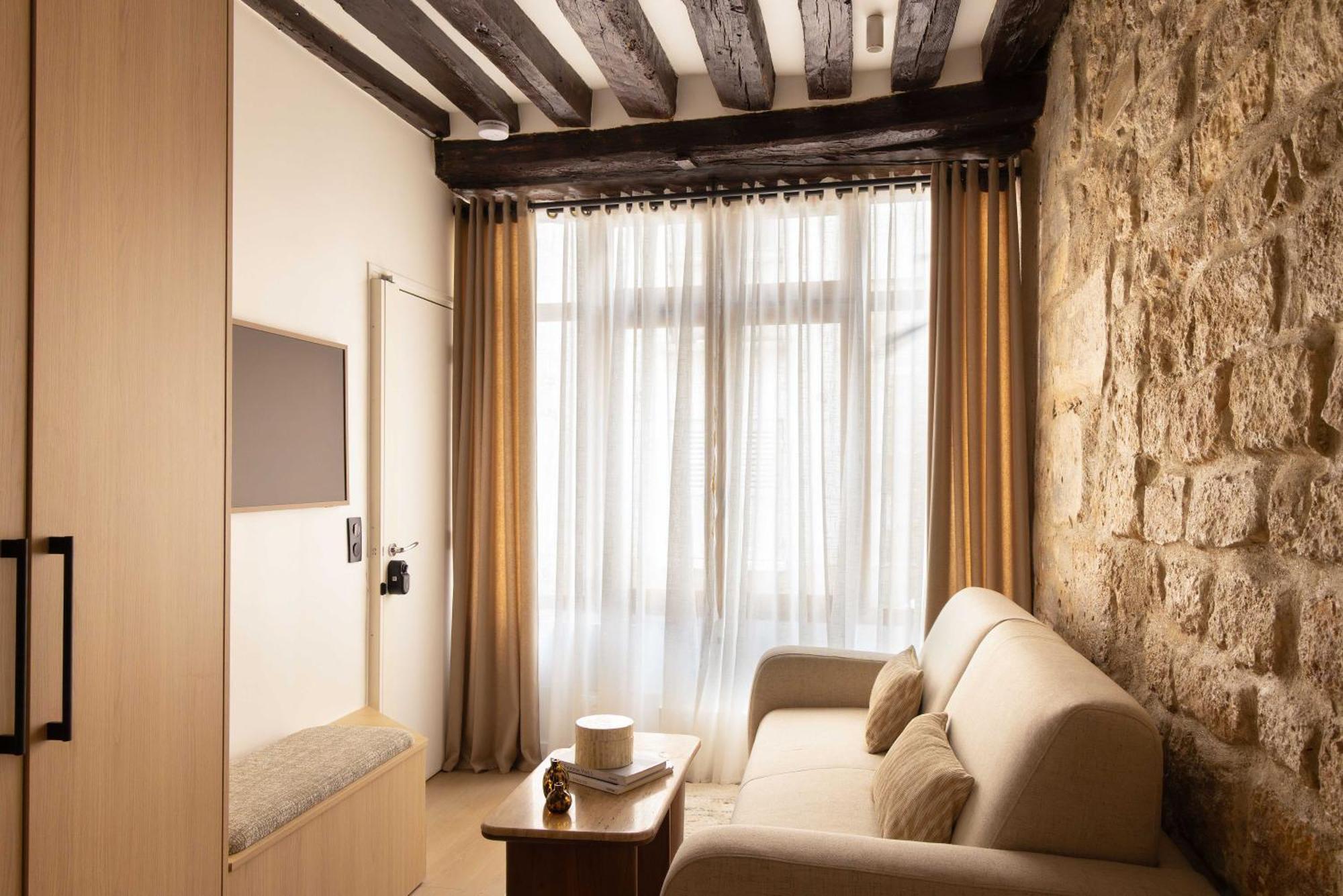 Modern -ac-1br-4p-pantheon Apartment *