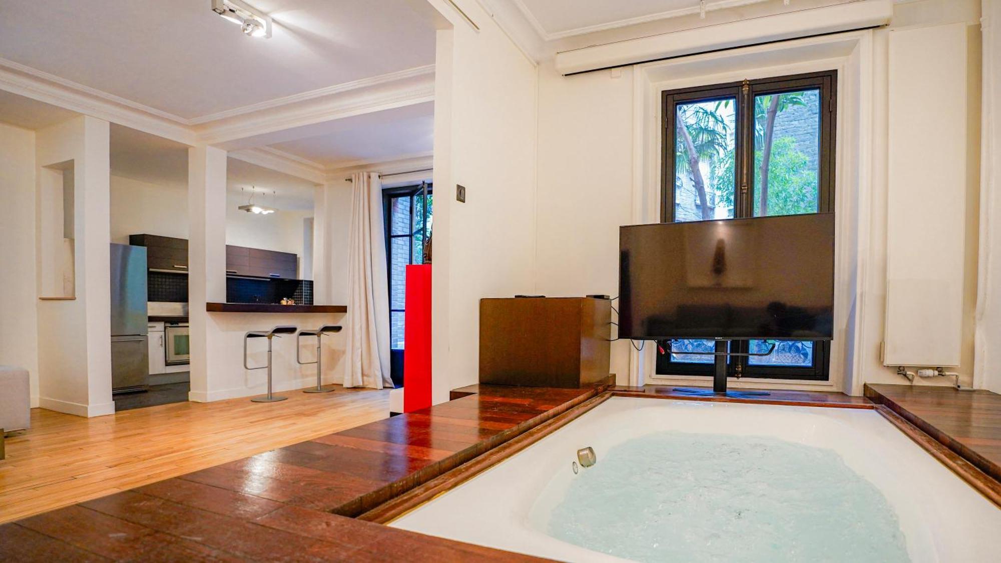Luxury Jungle Loft With Private Garden, Jacuzzi & Hammam Apartment Paris