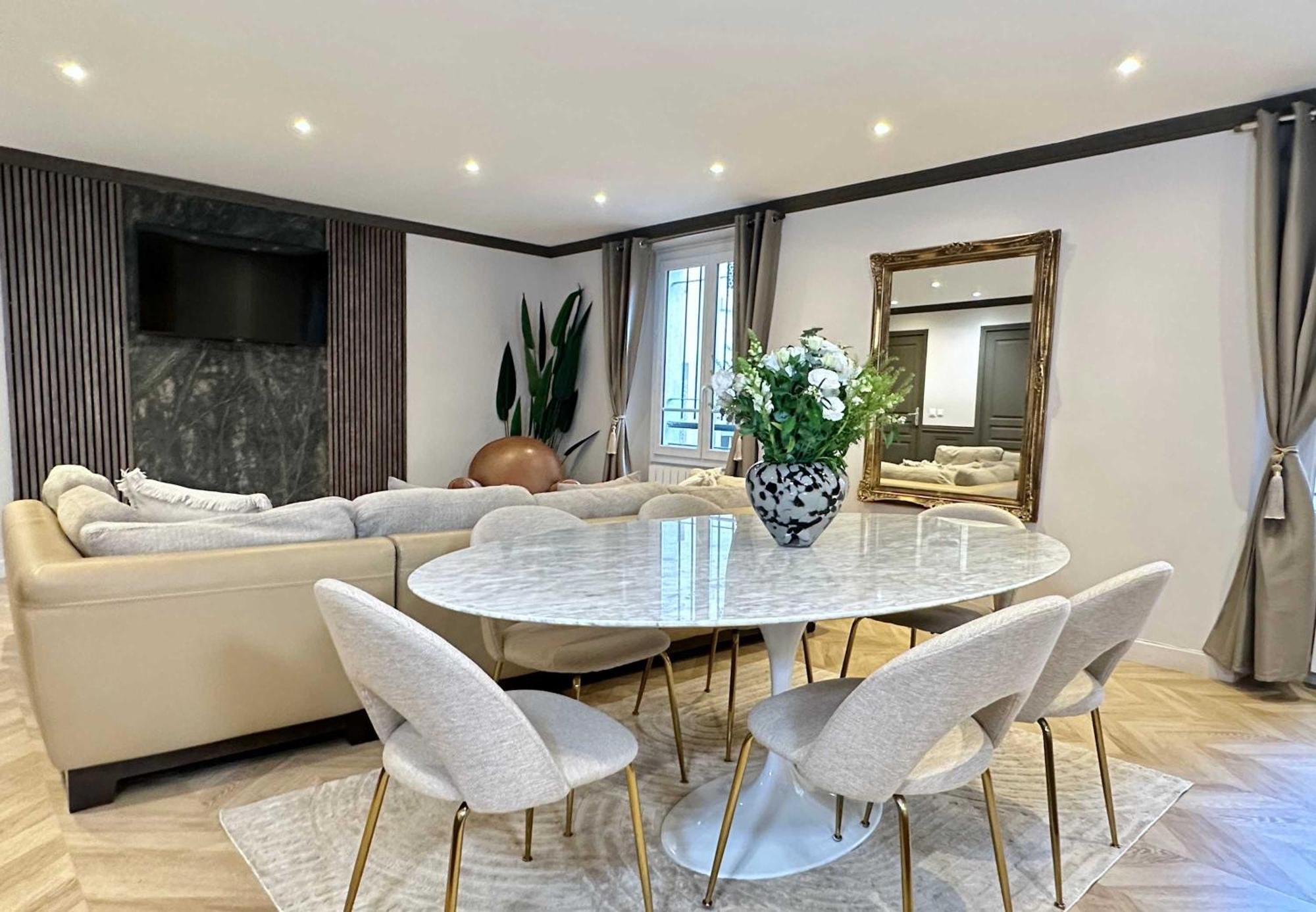 Luxury Family Getaway Near Place Vendome Apartment Paris