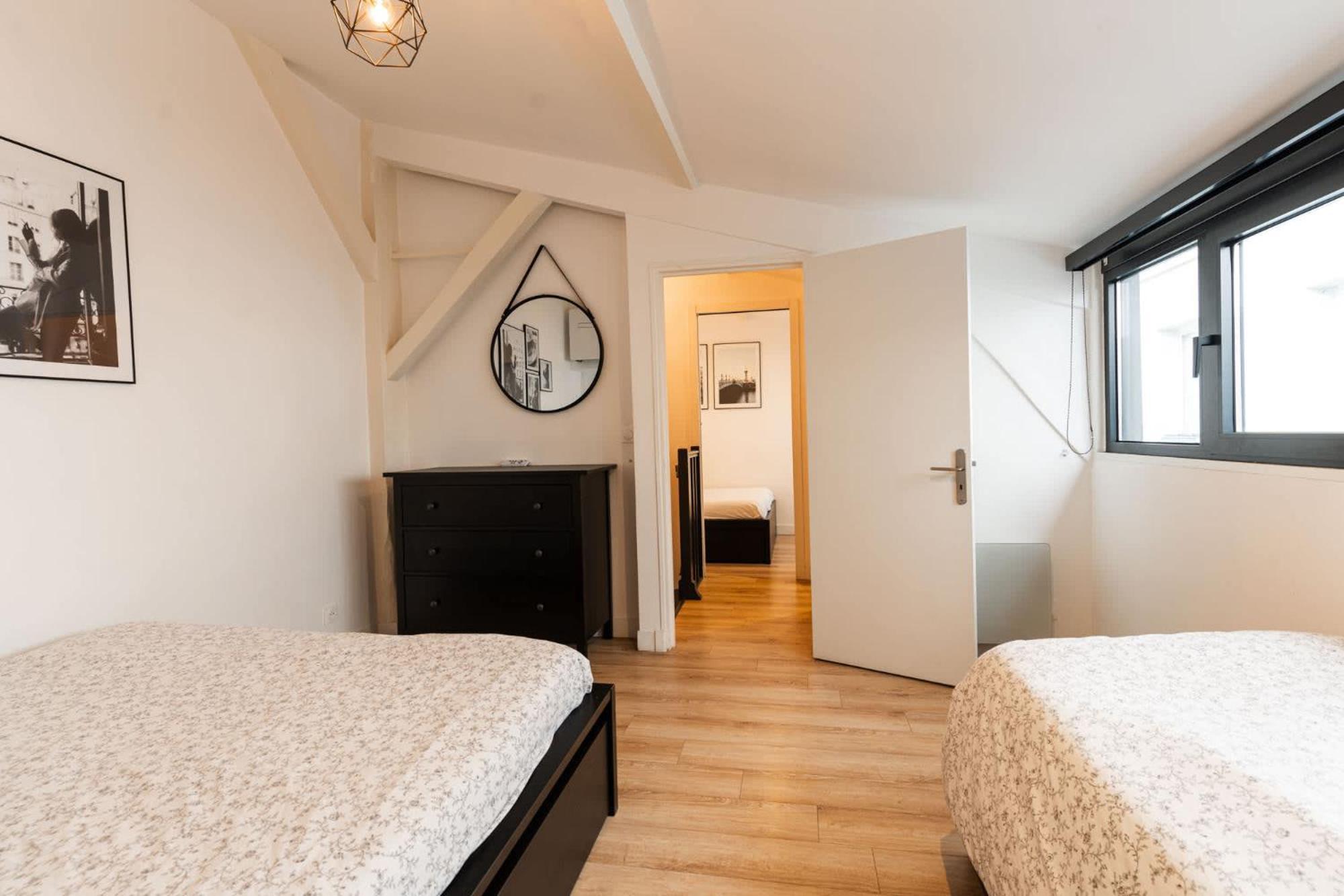 Loft House 3 Bedroom Bastille, Marais Ac By Lcc Agency *
