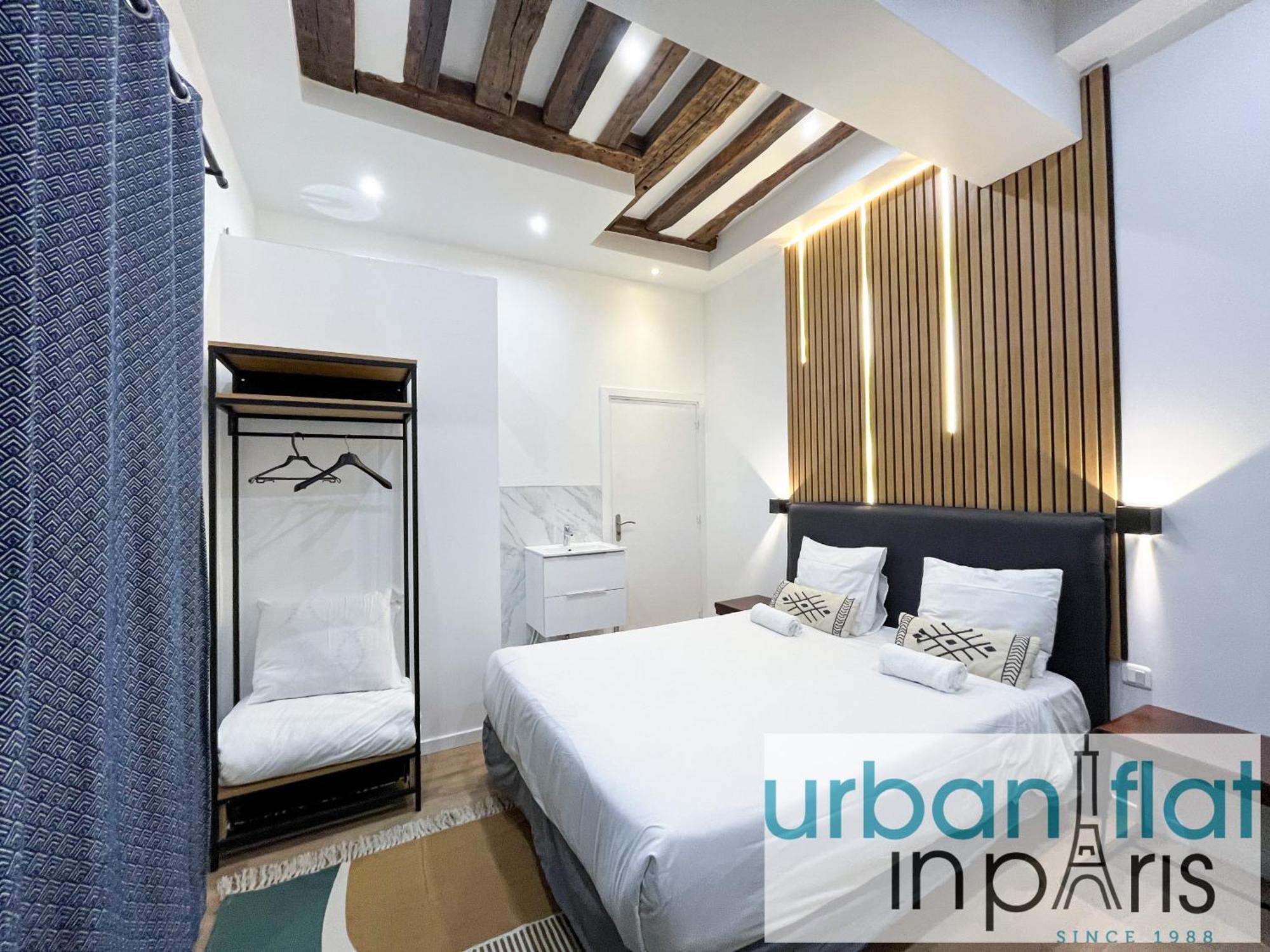 Urban Flat 67 - Spacious Parisian Flat In Paris