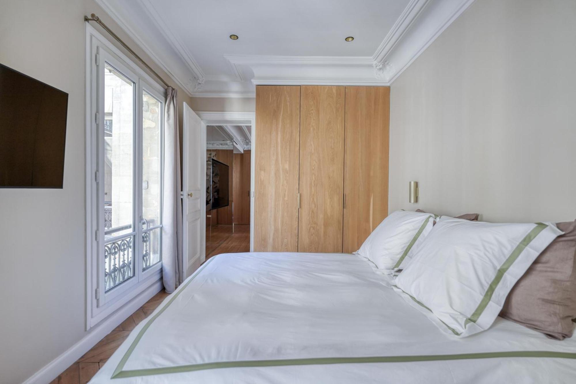 Apartment Montaigne Luxury