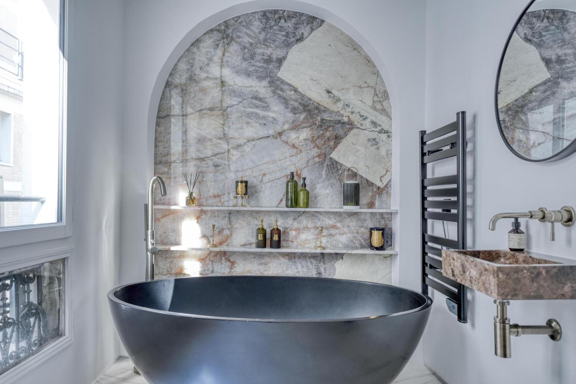 Montaigne Luxury Apartment