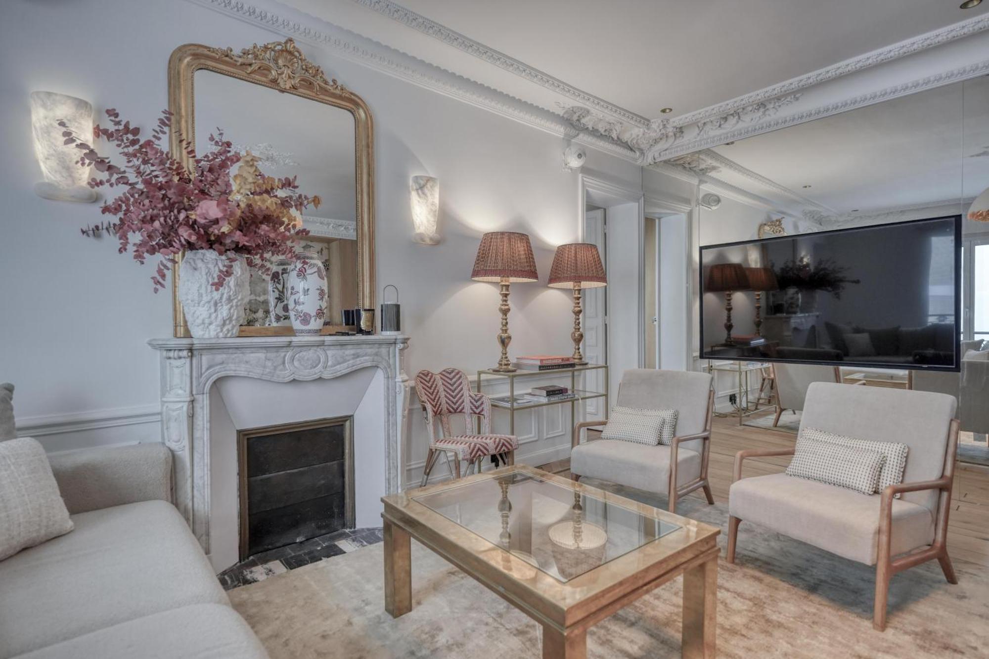 Apartment Montaigne Luxury Paris