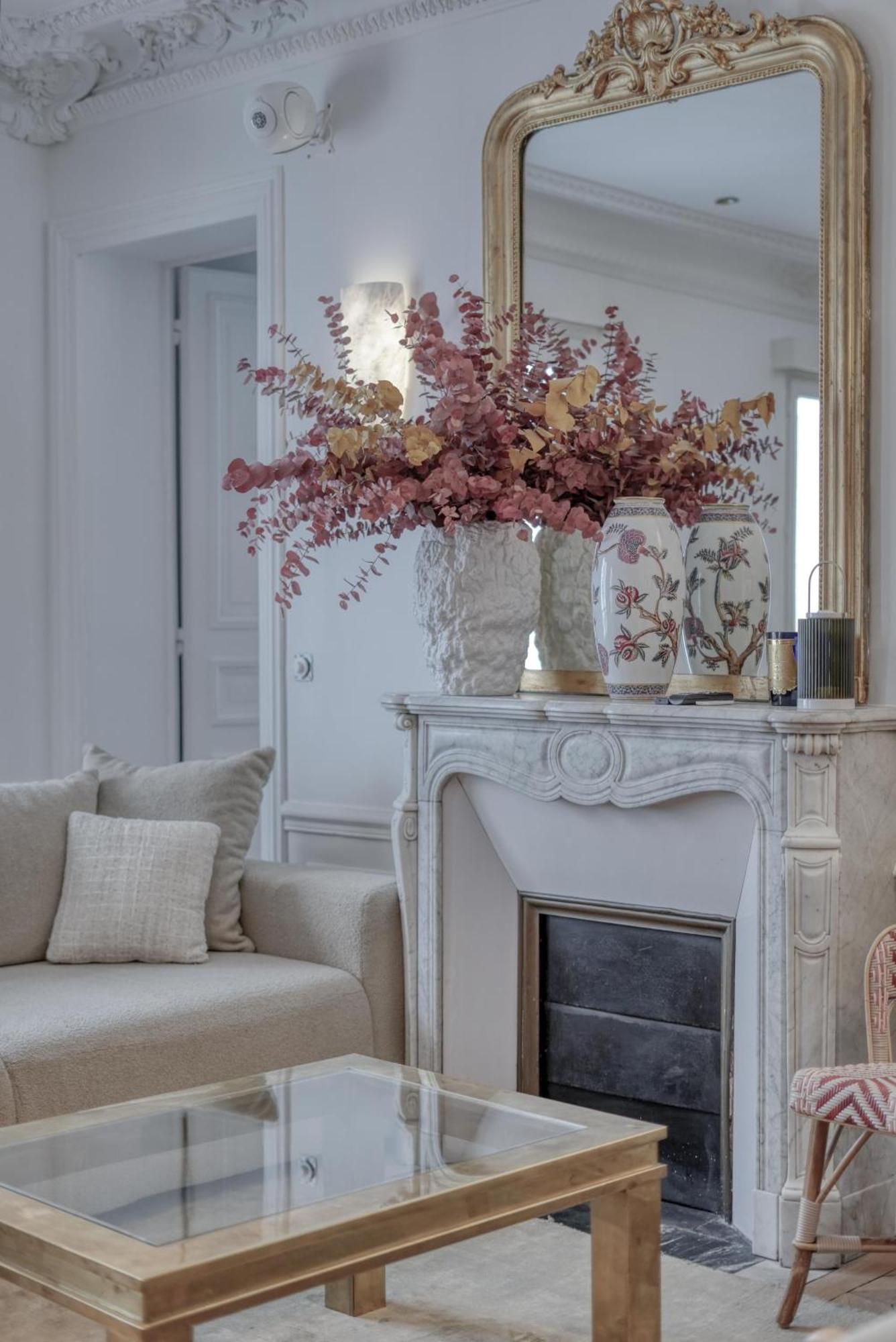 Montaigne Luxury Apartment *